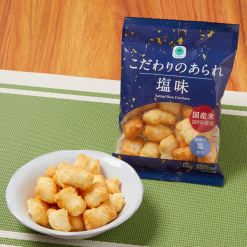 [패밀리마트] 엄선된 아라레 소금 맛 56g