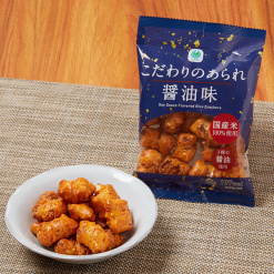 [패밀리마트] 엄선된 아라레 간장 맛 52g